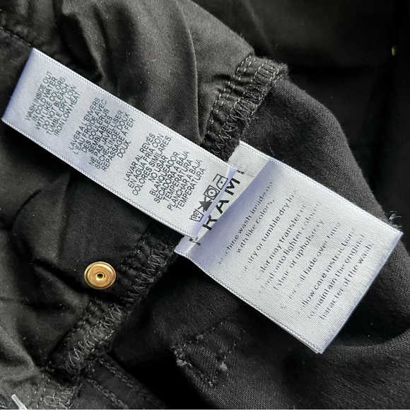 FRAME Le High Flare
in Film Noir - Picture 16 of 16